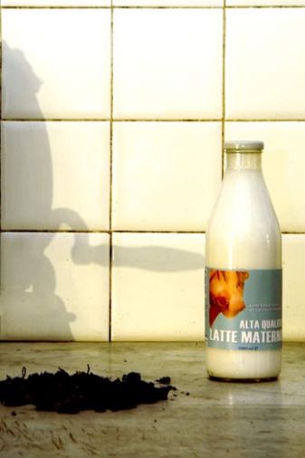 taiguara-alves-giannotti-installazione-latte-materno-02