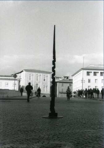 taiguara-alves-giannotti-installazione-pozzo-di.petrolio-01